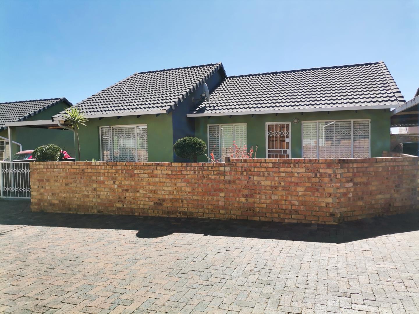 3 Bedroom House for sale in Ormonde P24114378248