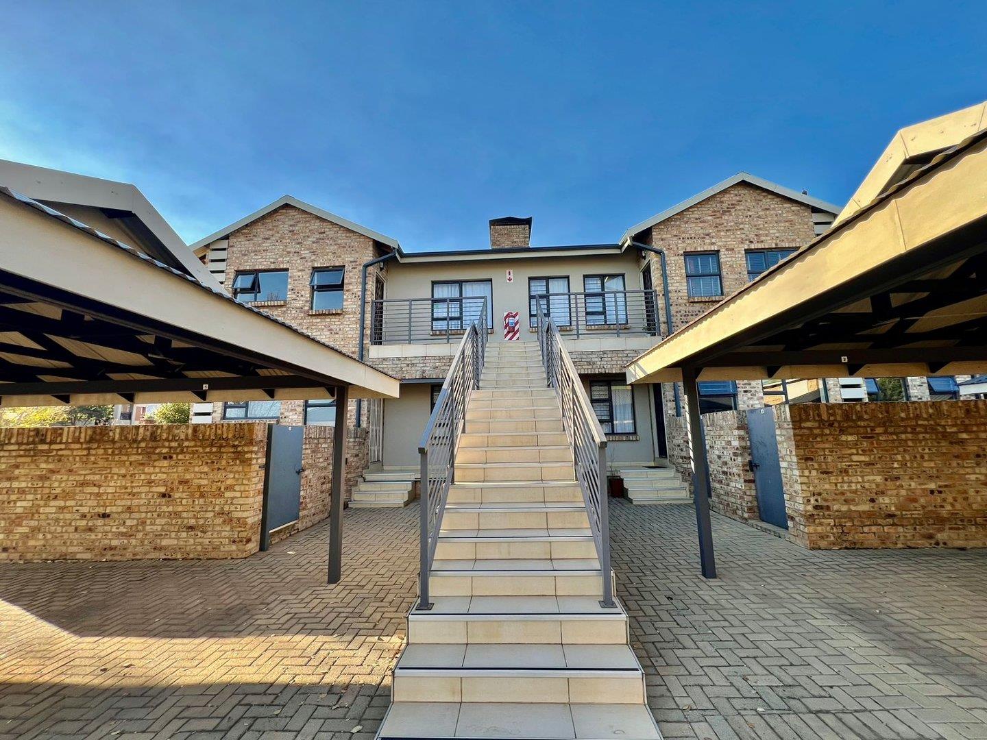 2 Bedroom Apartment / flat for sale in Tuscany Ridge P24114380707