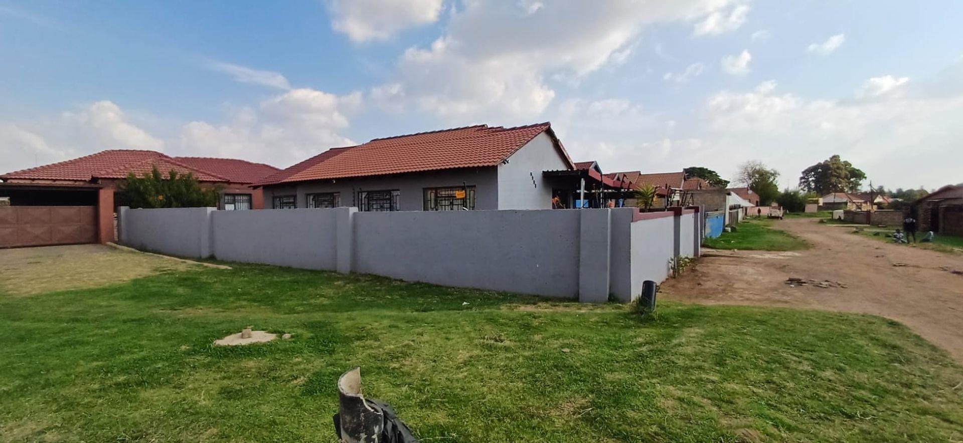 3 Bedroom House for sale in Sebokeng Zone 6 P24114380888