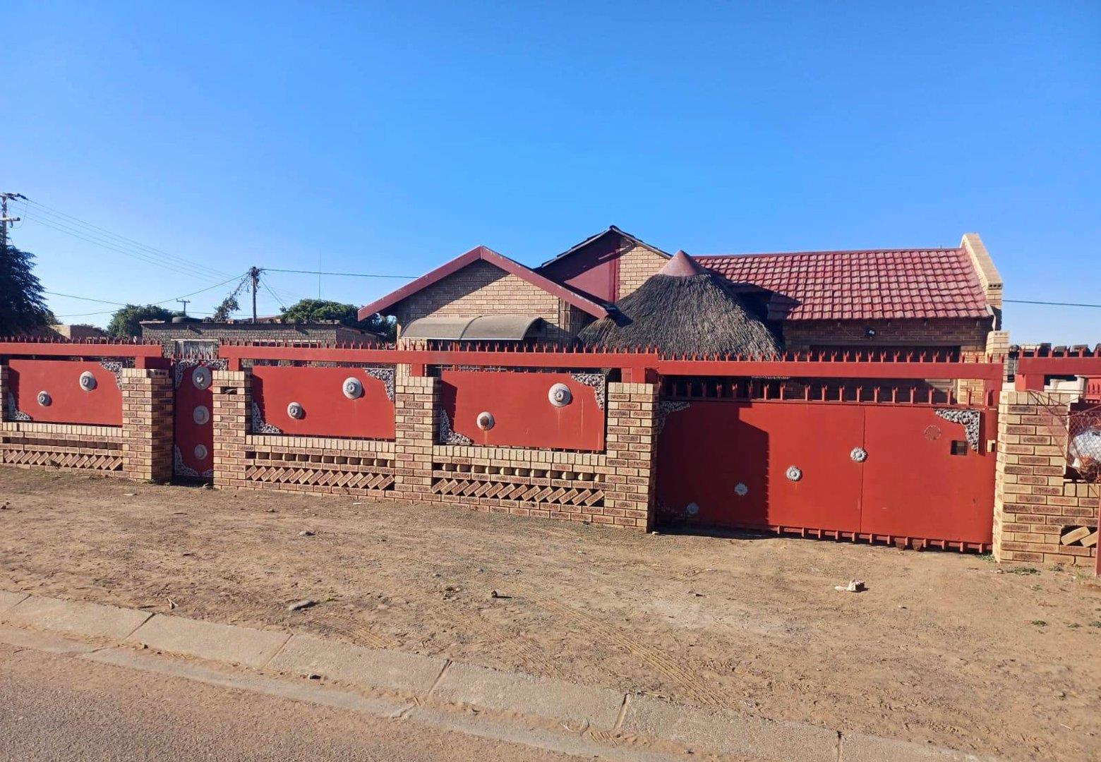 3 Bedroom House for sale in Freedom Park P24114381015