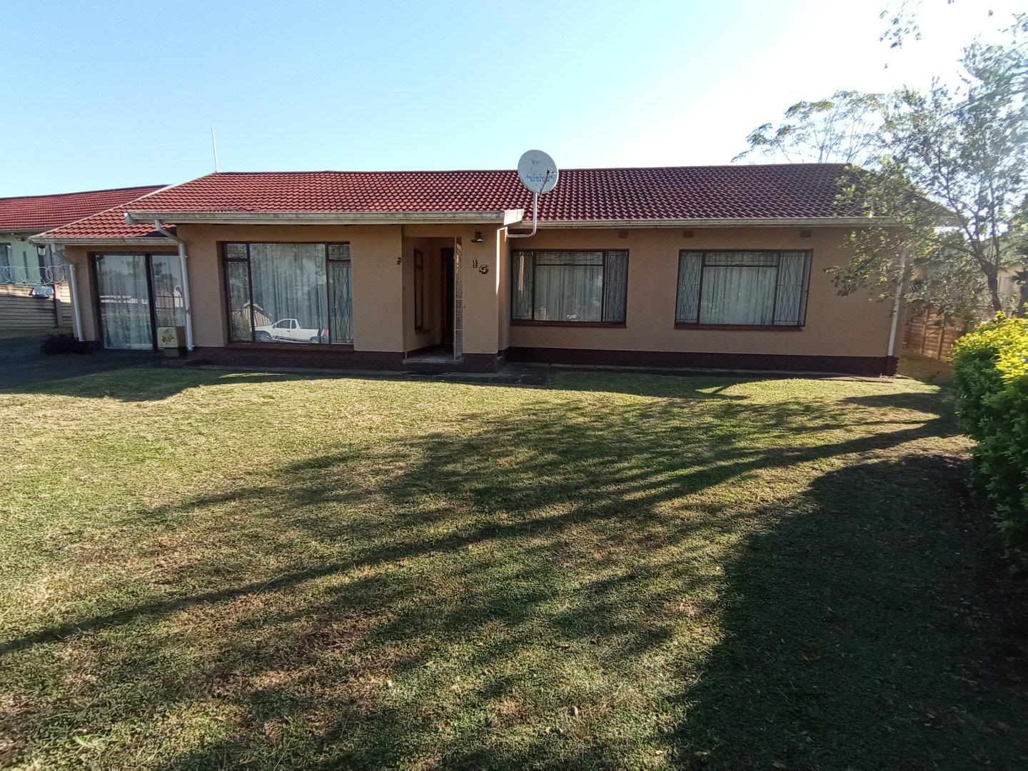 4 Bedroom House for sale in Bisley P24114381219