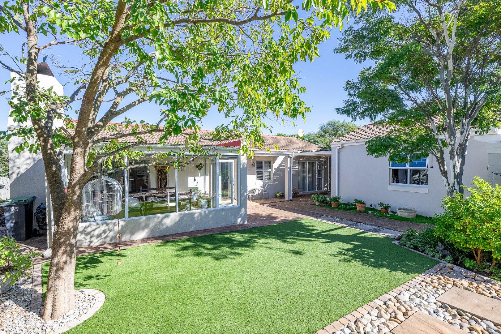 3 Bedroom House for sale in Pinehurst P24114382015