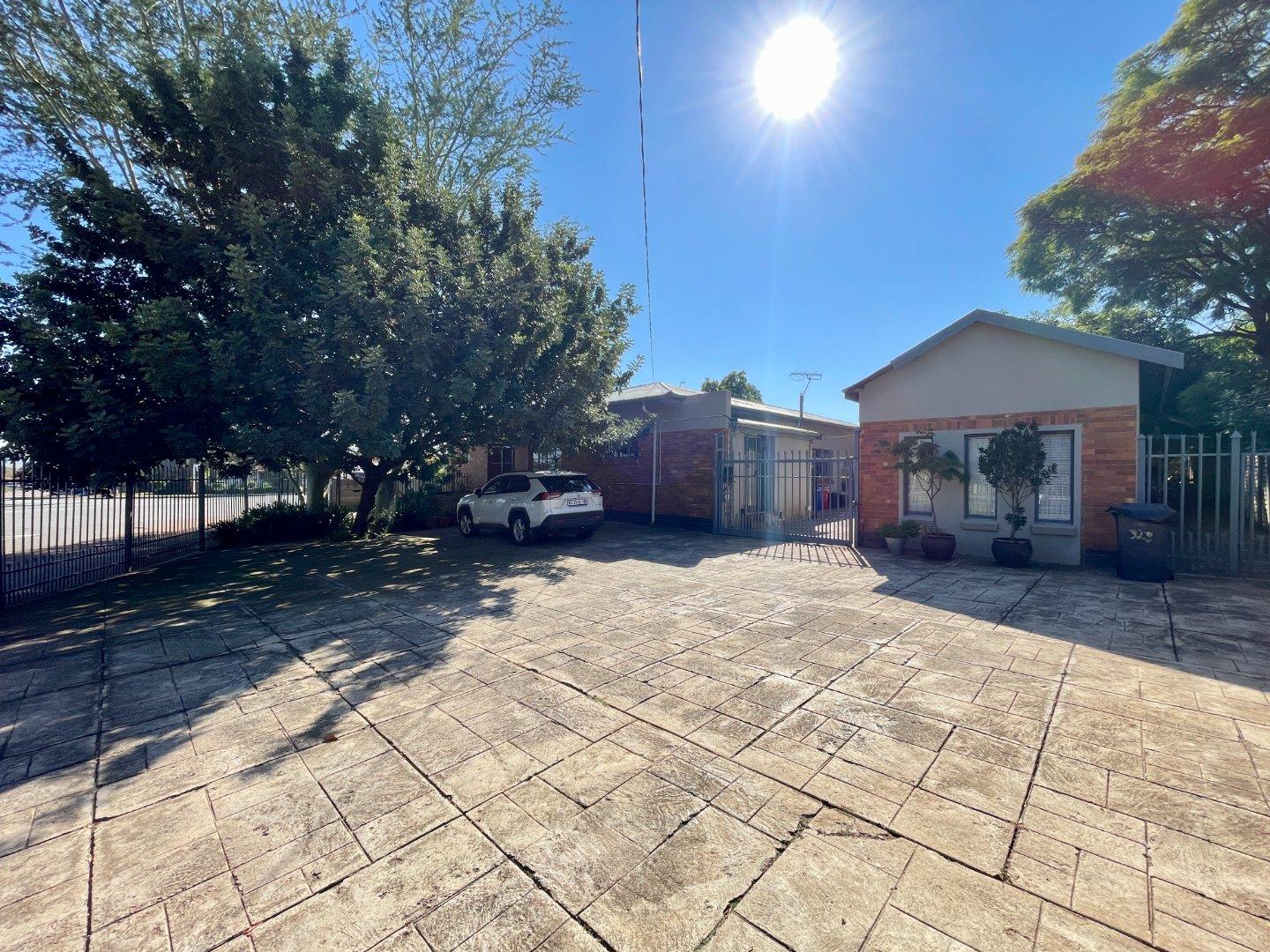 3 Bedroom House for sale in Lyttelton Manor P24114382016