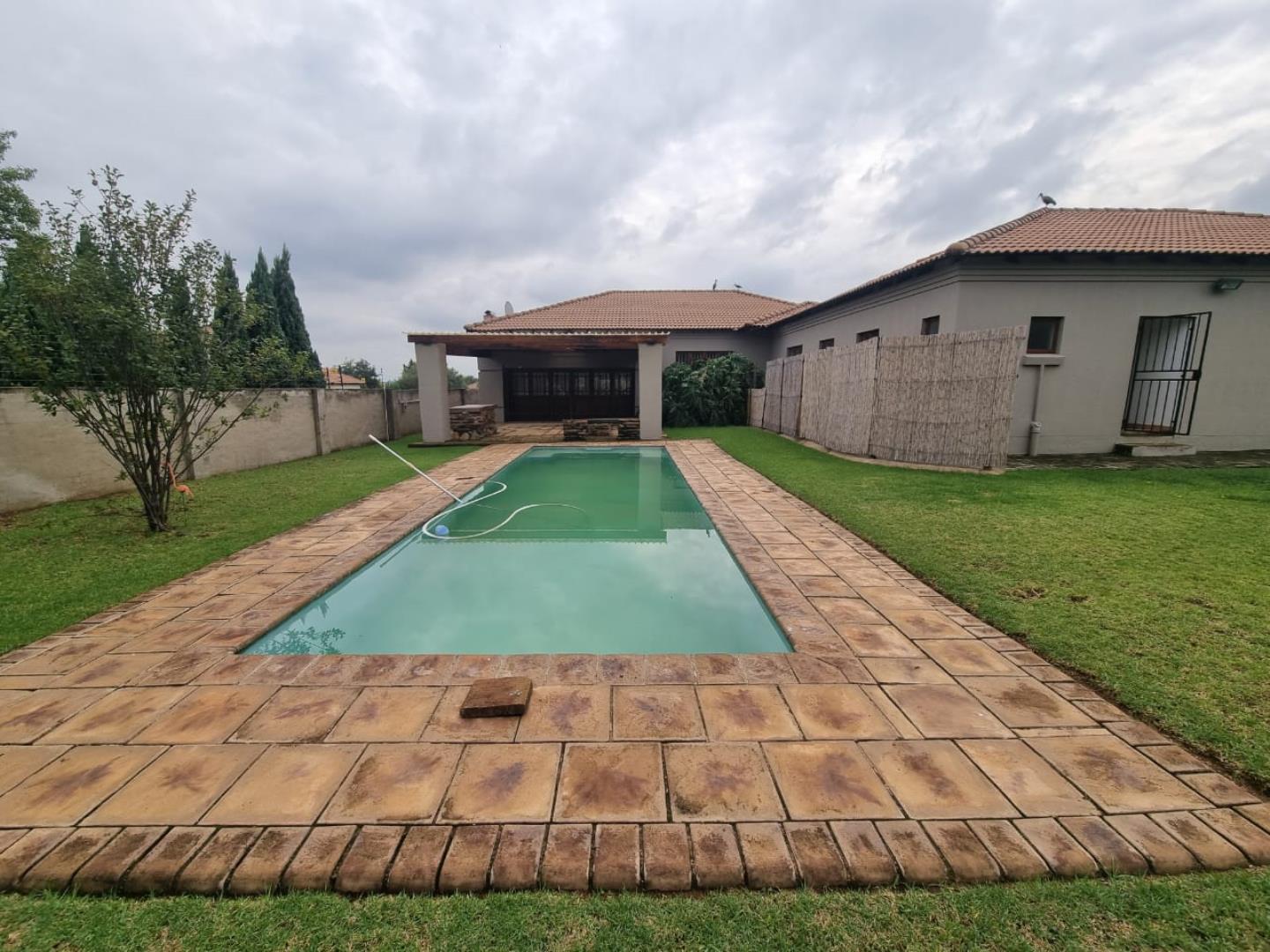 4 Bedroom House for sale in Bredell La Prive Country Estates 0 0