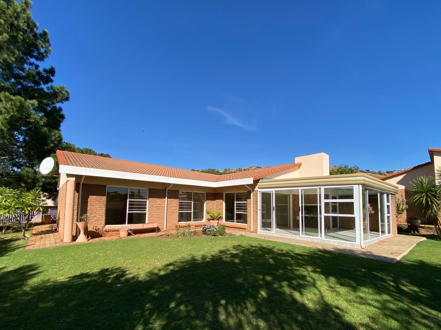 2 Bedroom House for sale in Rangeview P24114382239