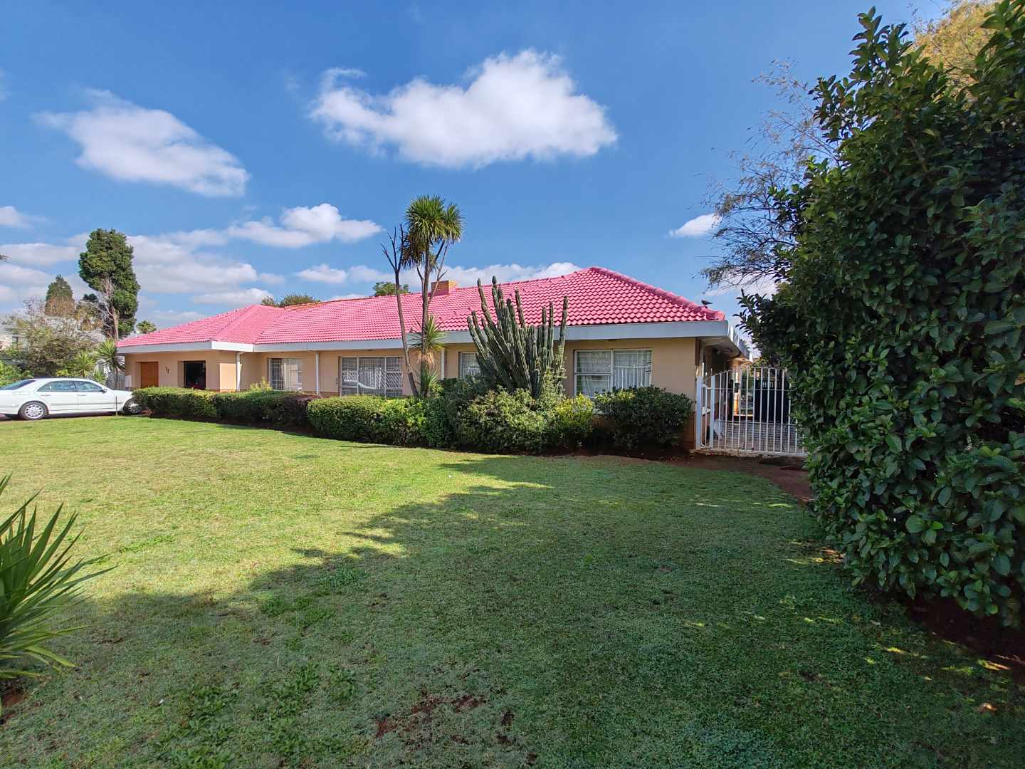 4 Bedroom House for sale in Lenasia Ext 7 P24114382899