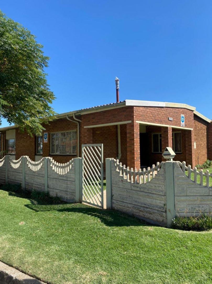 3 Bedroom House for sale in Actonville 1281 Sirkhot Street P24