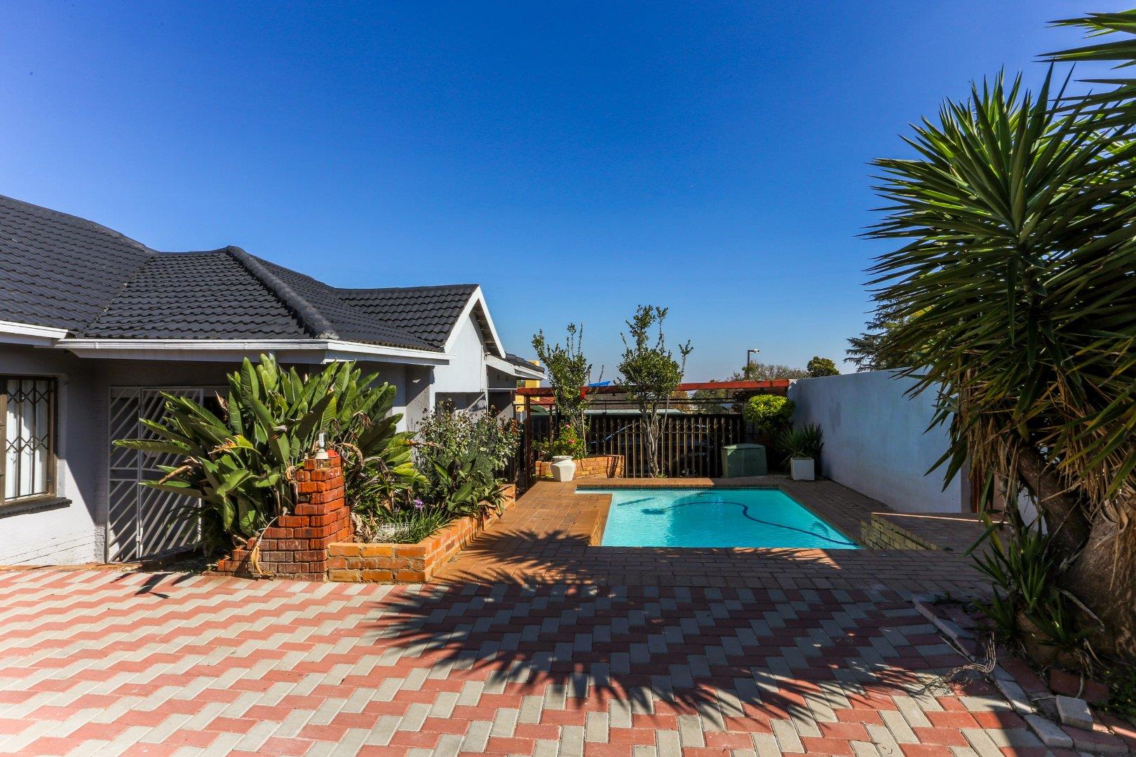 4 Bedroom House for sale in Sophiatown P24114383054