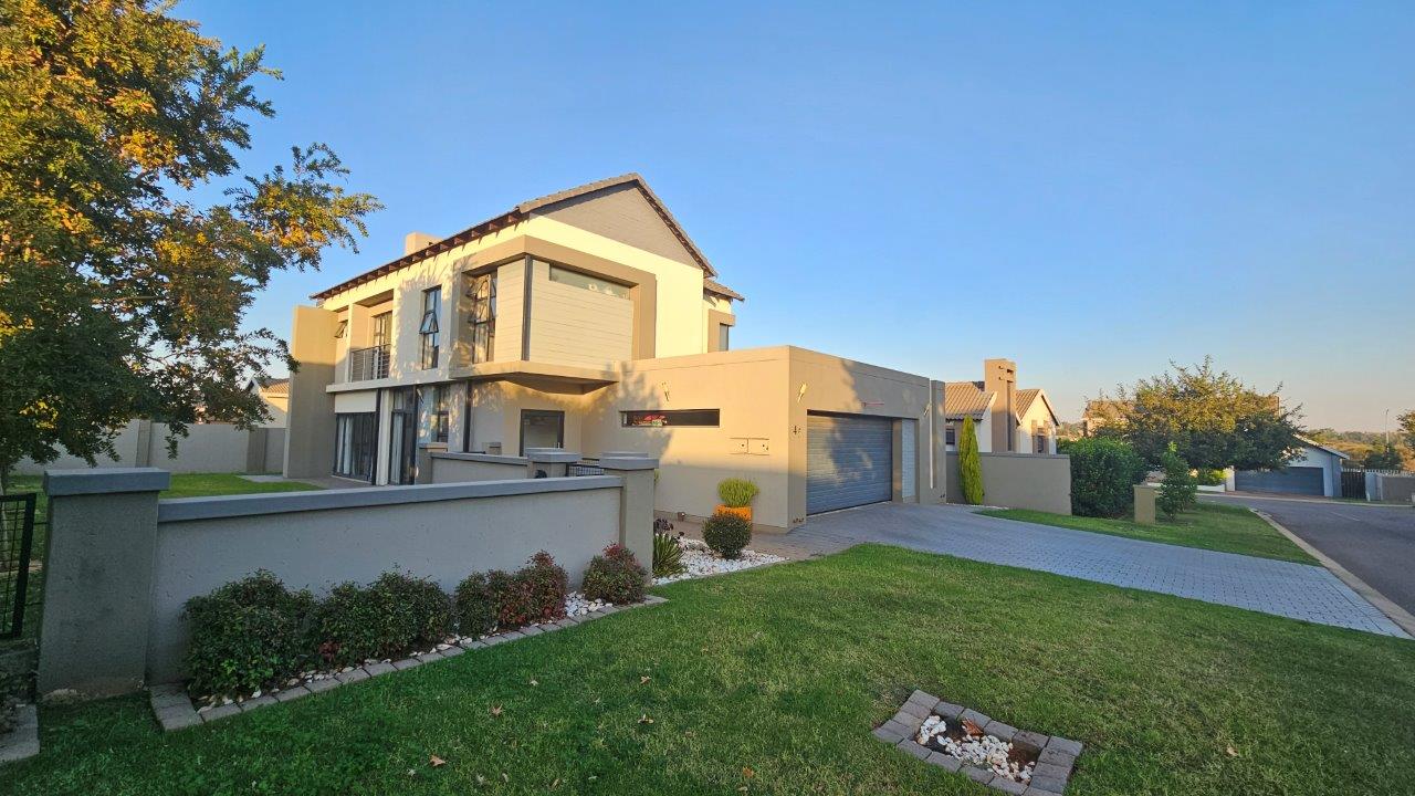 4 Bedroom House for sale in Midstream Meadows P24114383271