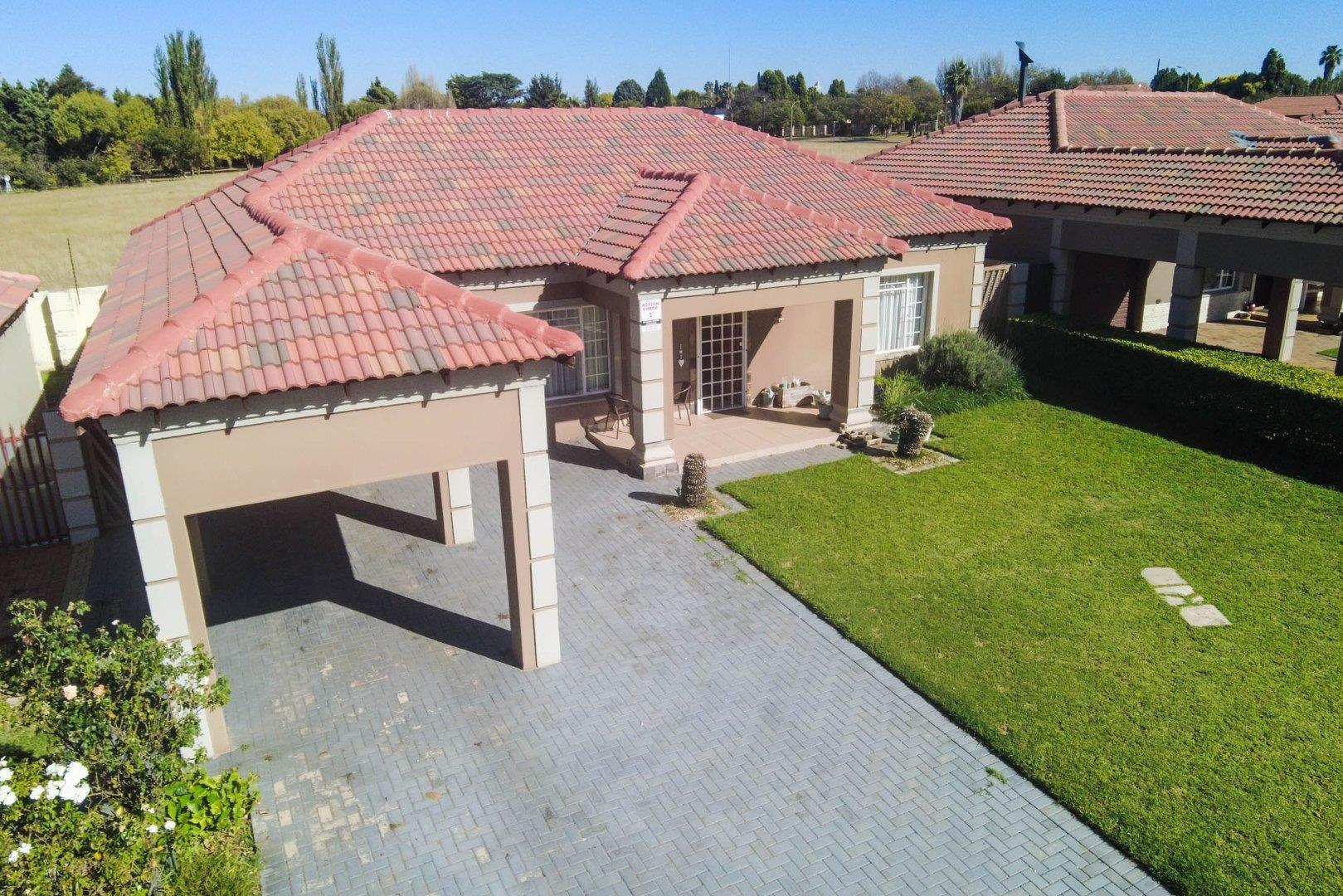 2 Bedroom Townhouse for sale in Flamwood P24114383457