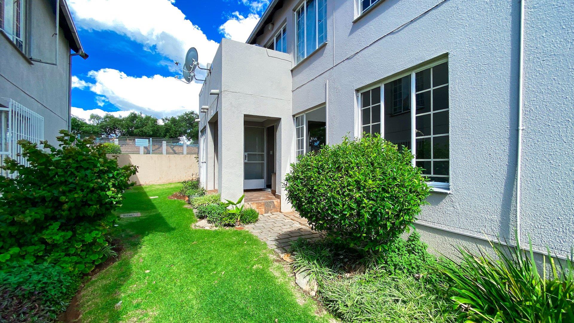 3 Bedroom Townhouse for sale in Edenvale Central P24114383731