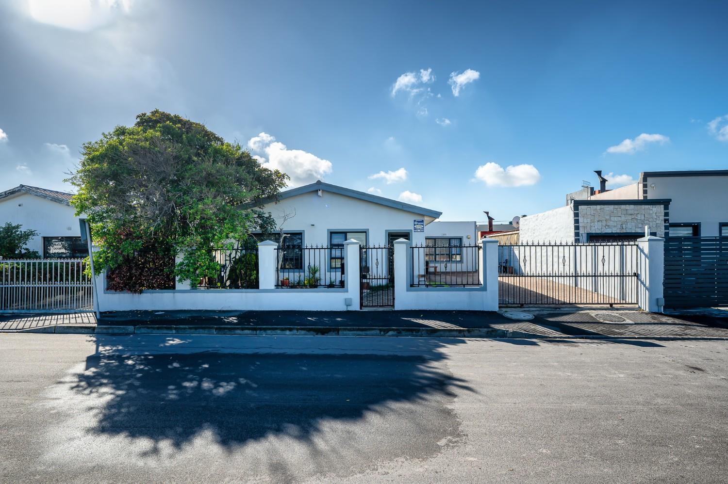 3 Bedroom House for sale in Riverton P24114384033