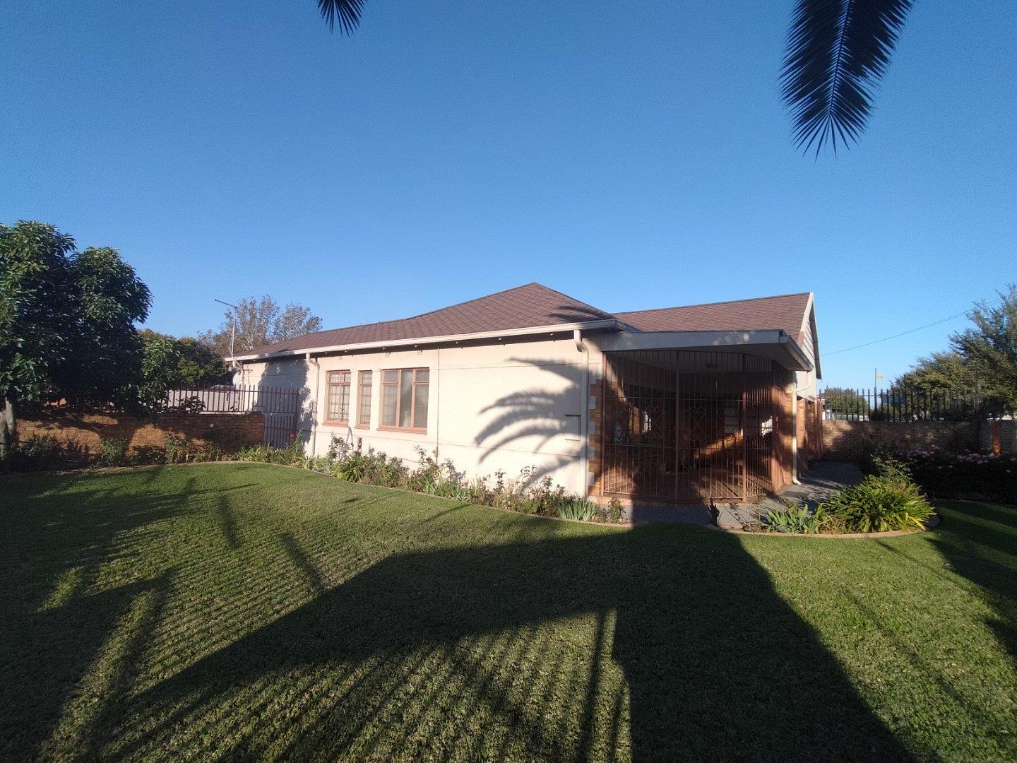 3 Bedroom House for sale in Germiston South P24114385400