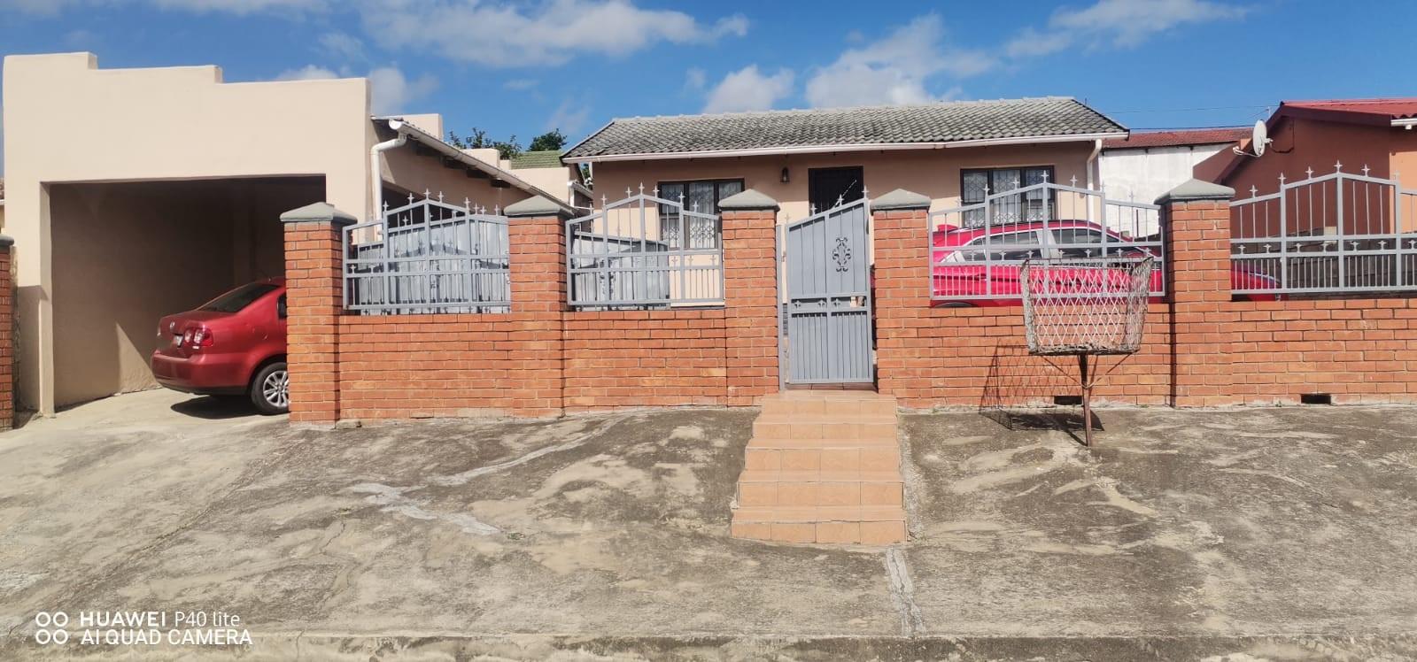 4 Bedroom House for sale in Phakamisa P24114386734