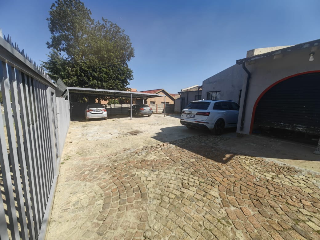 3 Bedroom House for sale in Birchleigh North Birchleigh North Kempton