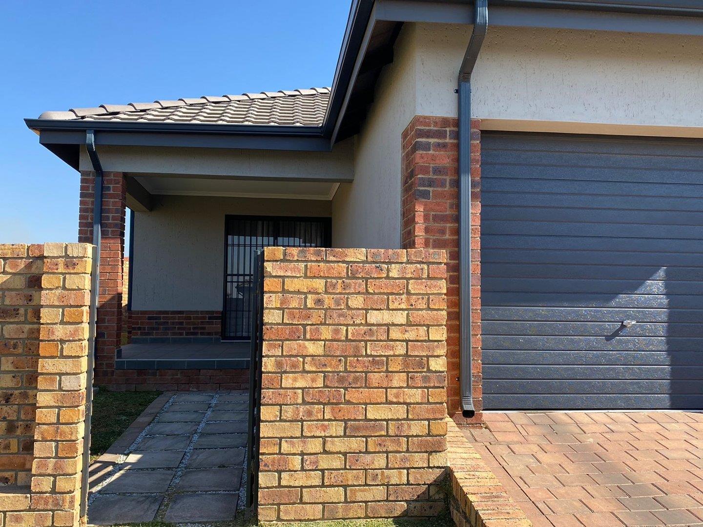 3 Bedroom House for sale in Lion Pride P24114388385