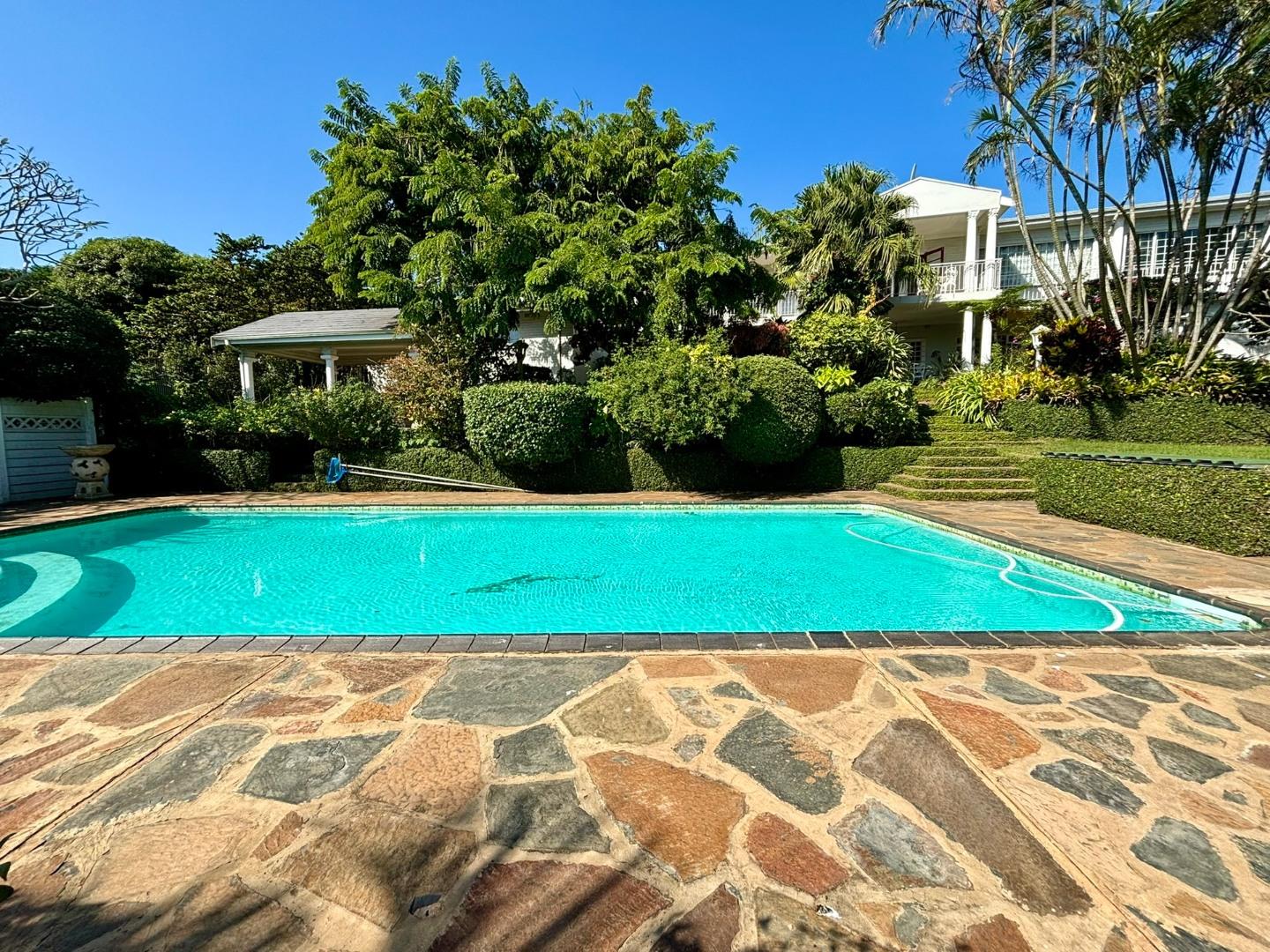 6 Bedroom House for sale in Uvongo Beach P24114388889