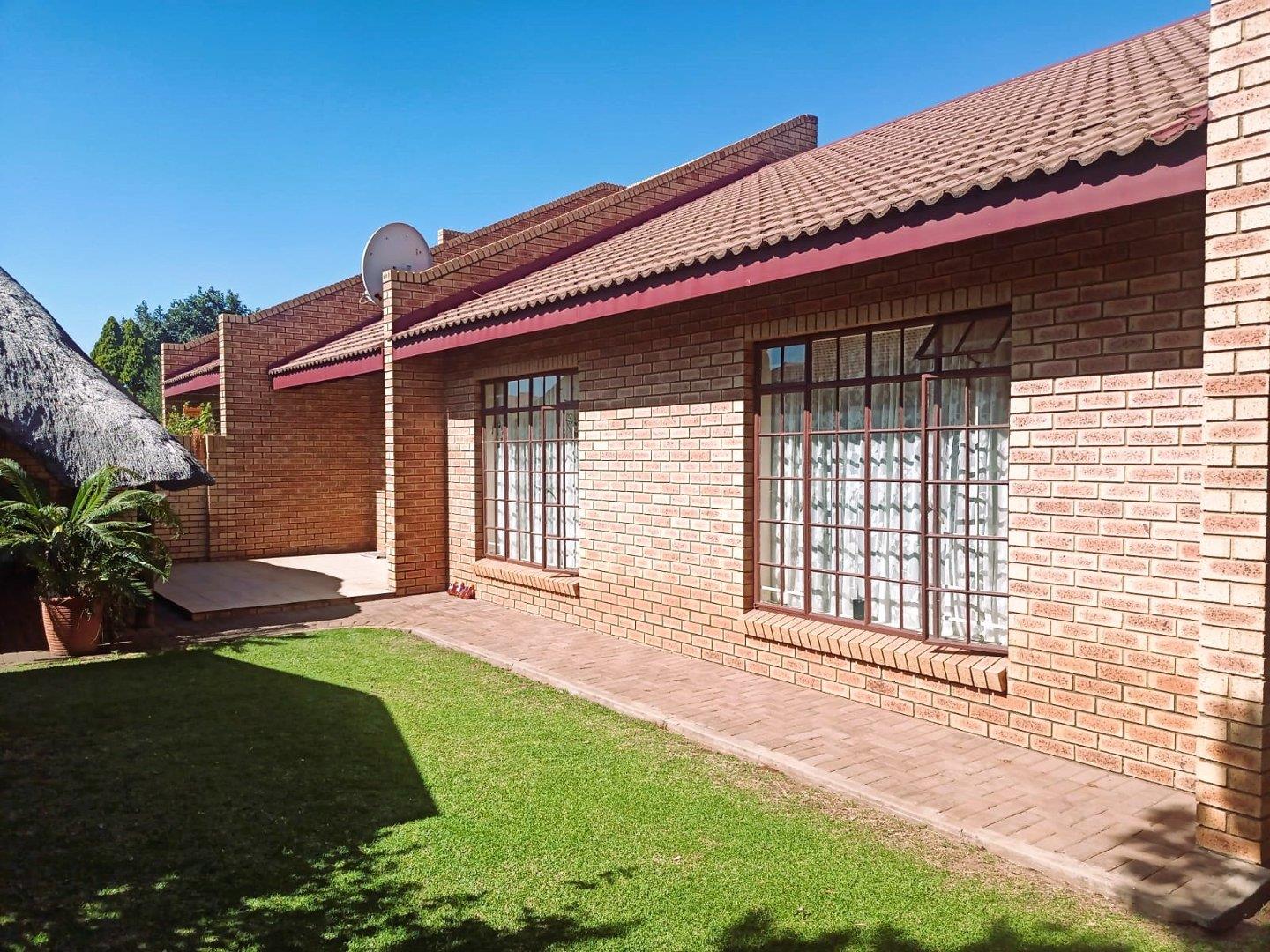 3 Bedroom House for sale in Vanderbijlpark SE 3 P24114389164