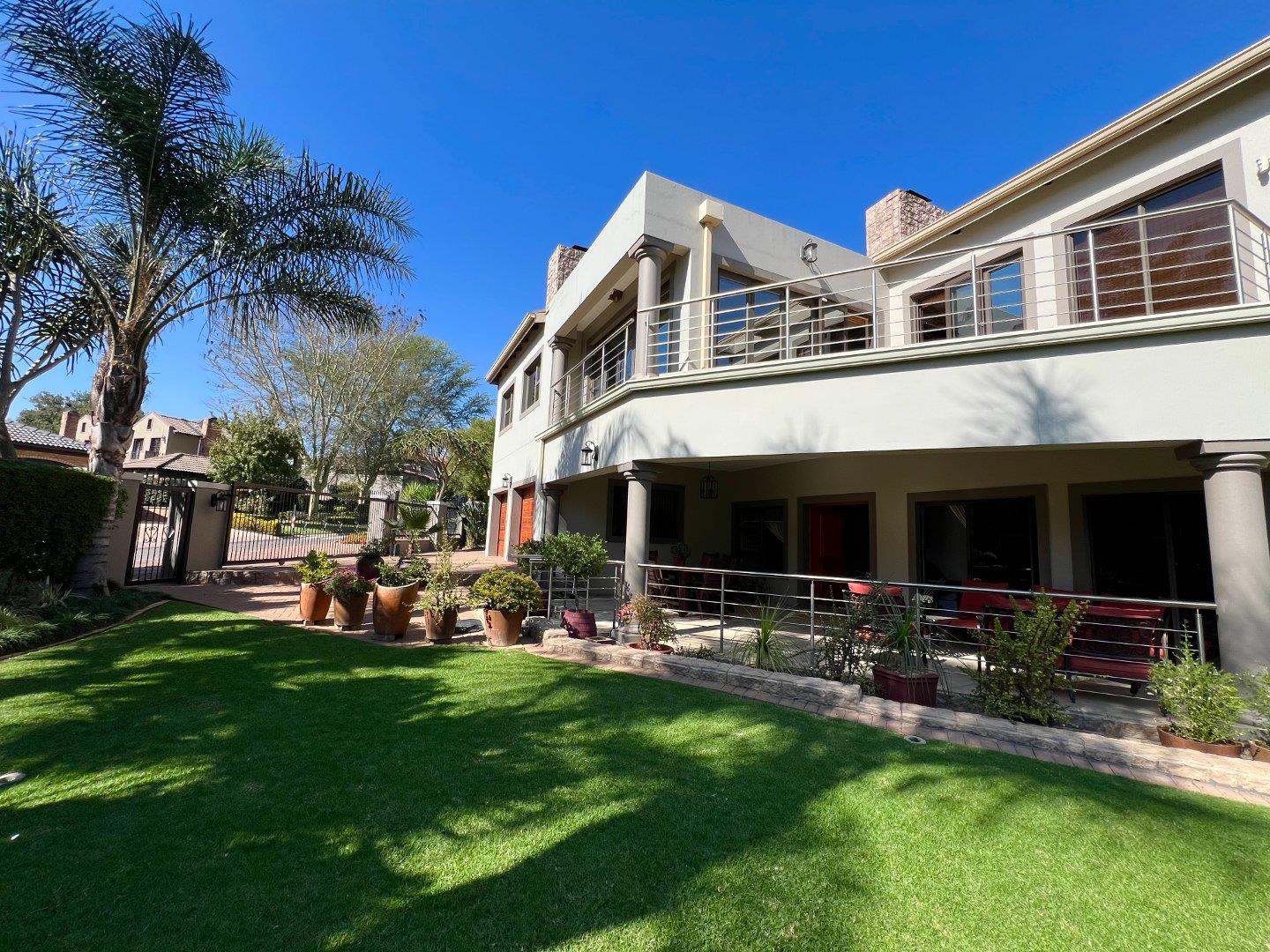 4 Bedroom House for sale in Ruimsig 303 Ruimsig Golf Estate P24