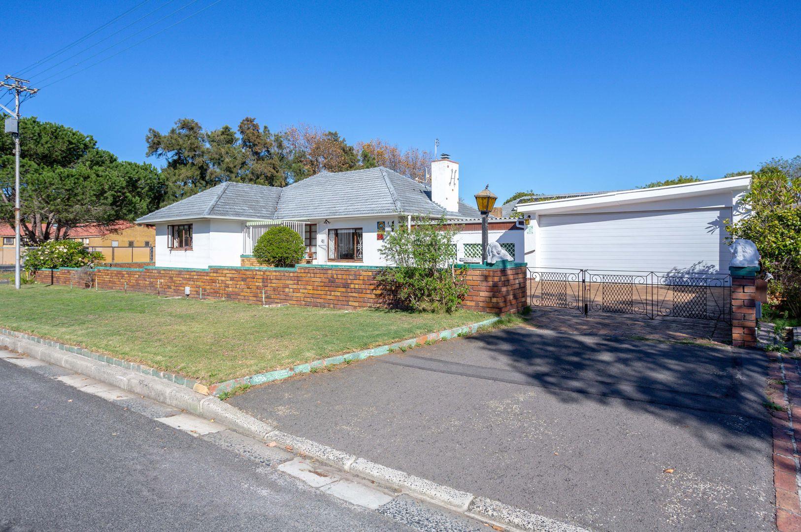 3 Bedroom House for sale in Claremont P24114389691