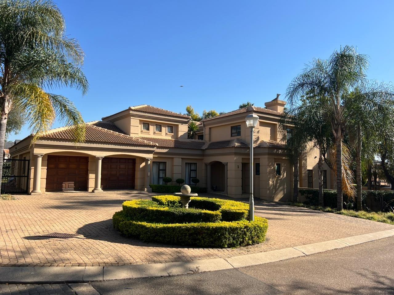 5 Bedroom House for sale in Woodhill Golf Estate P24114389930