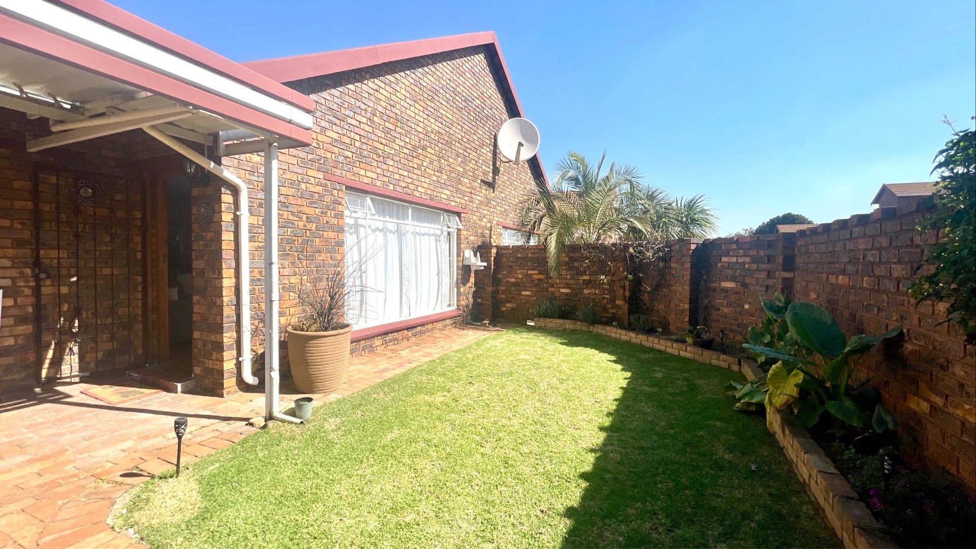 2 Bedroom Townhouse for sale in Mayfield Park 4 Ss Mustique, 111