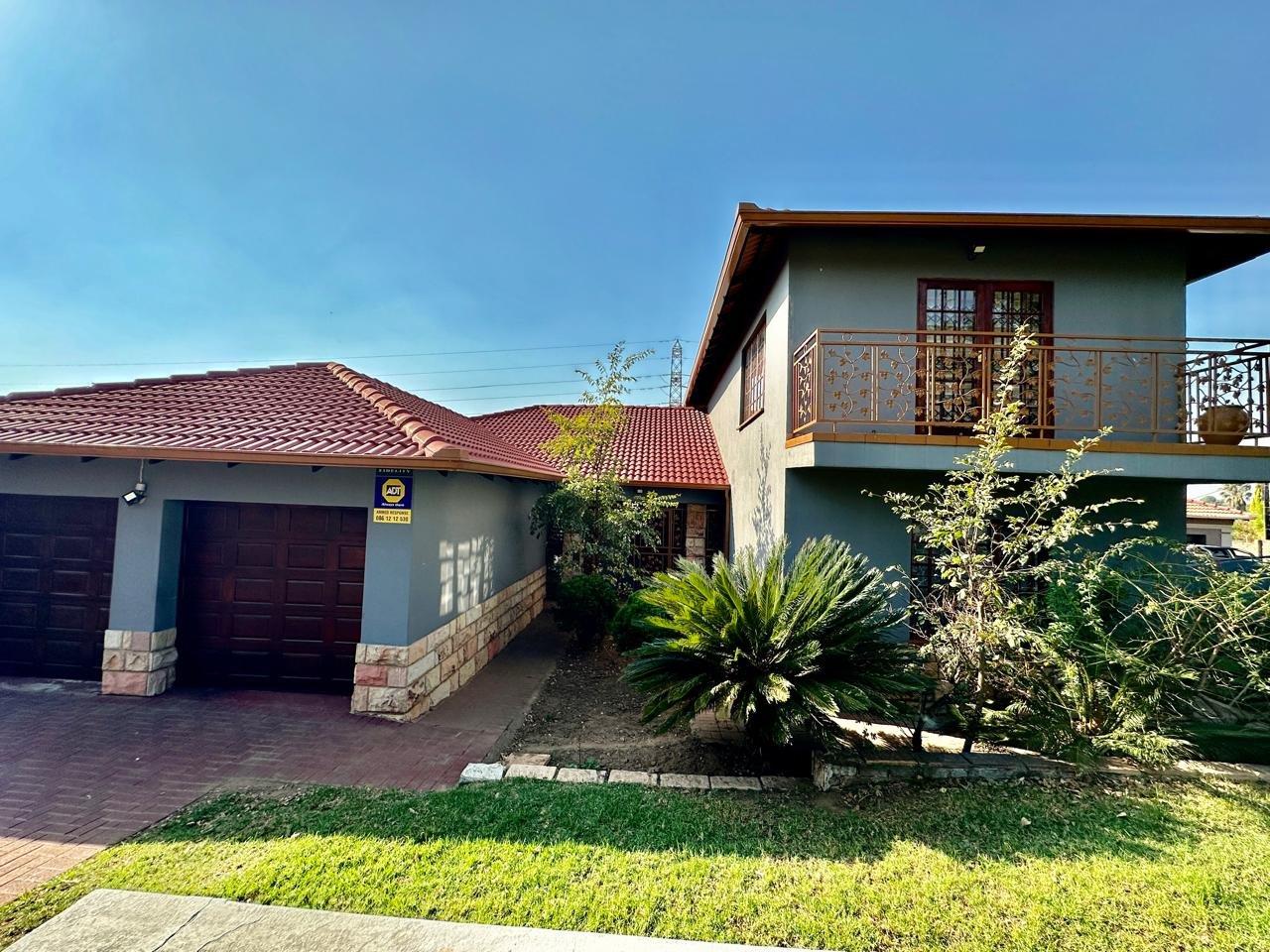 3 Bedroom House for sale in Die Heuwel P24114390601