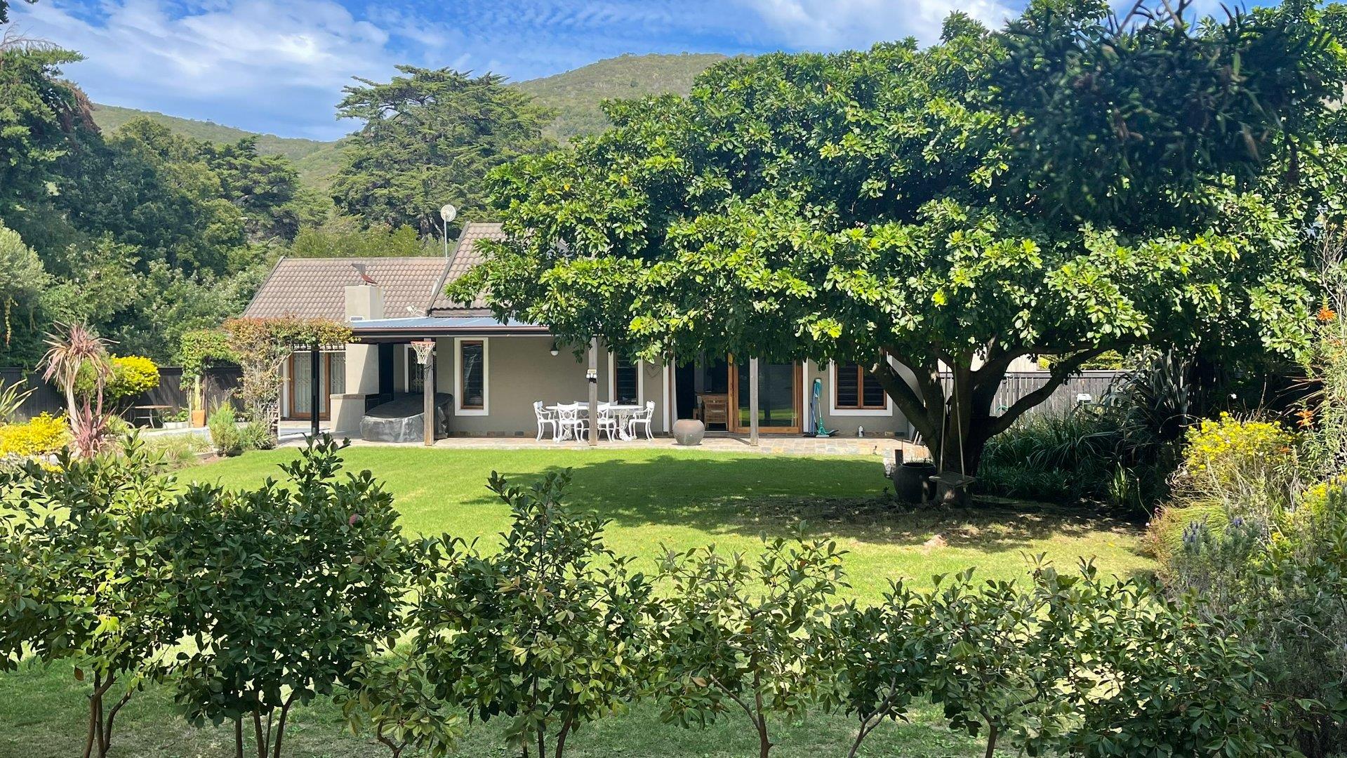 4 Bedroom House for sale in Brenton On Lake P24114390877