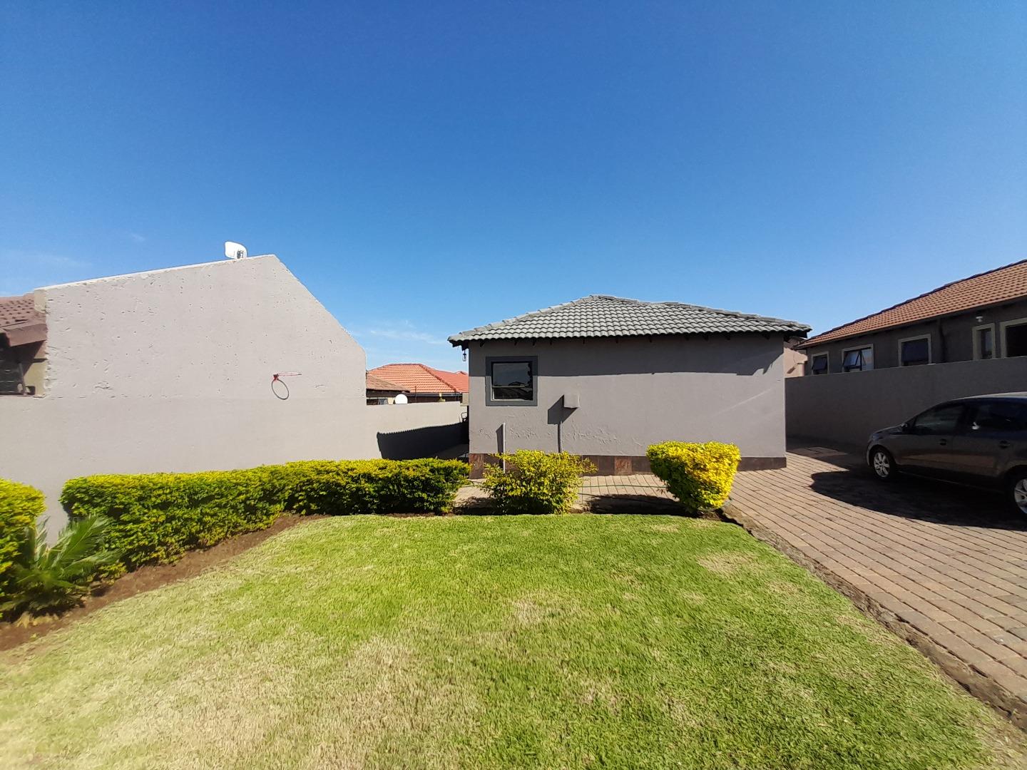 3 Bedroom House for sale in Alveda P24114392070