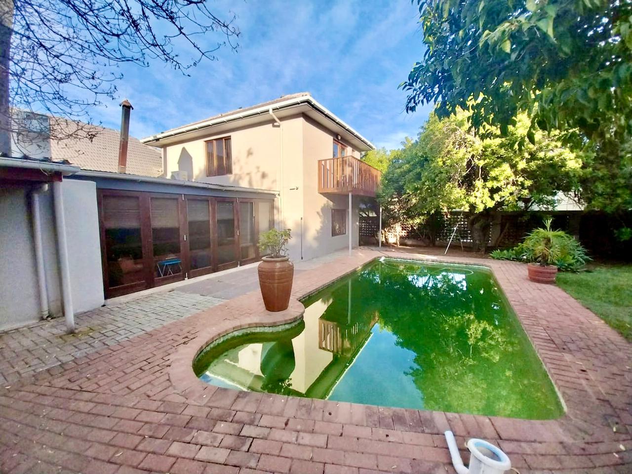 6 Bedroom House for sale in Langerug P24114392441