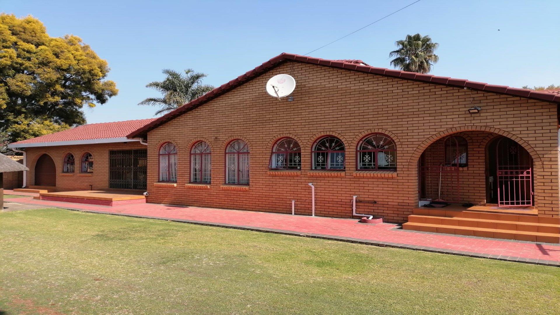 3 Bedroom House for sale in Bakerton P24114393188