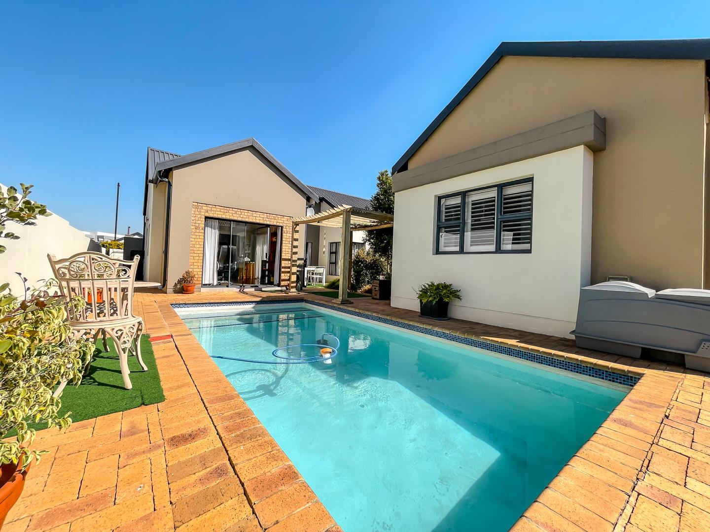 3 Bedroom House for sale in Midstream Meadows 14 Sapphire Drive P24114394204