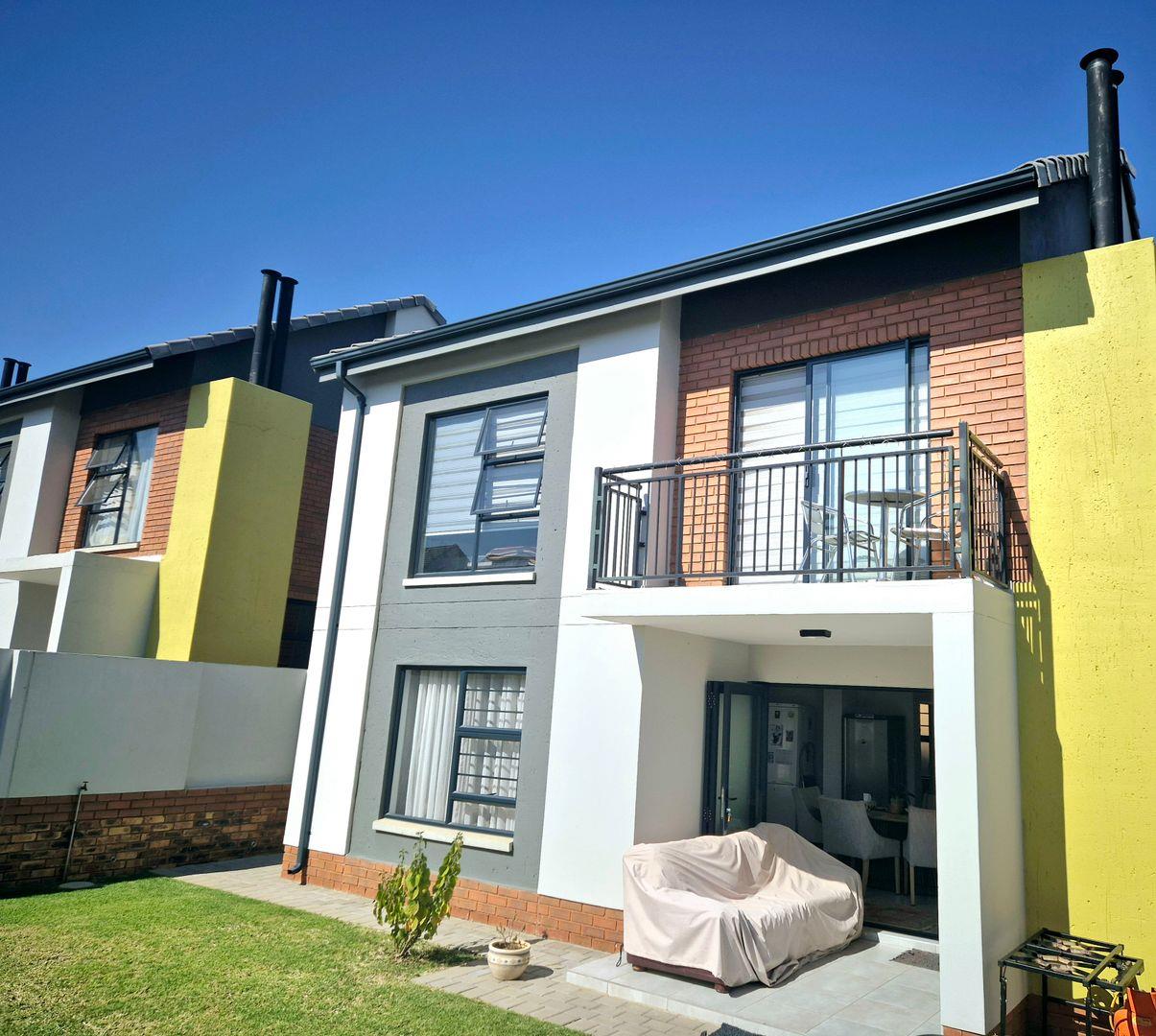 3 Bedroom Townhouse to rent in Amberfield P24114394289