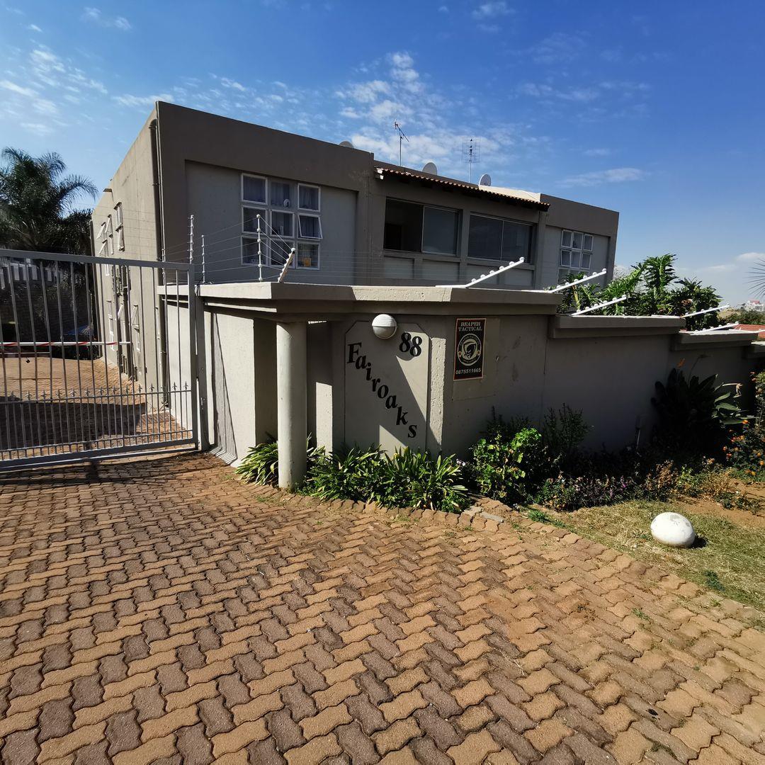 2 Bedroom Apartment / flat for sale in Oakdene 20 Fair Oaks, 88