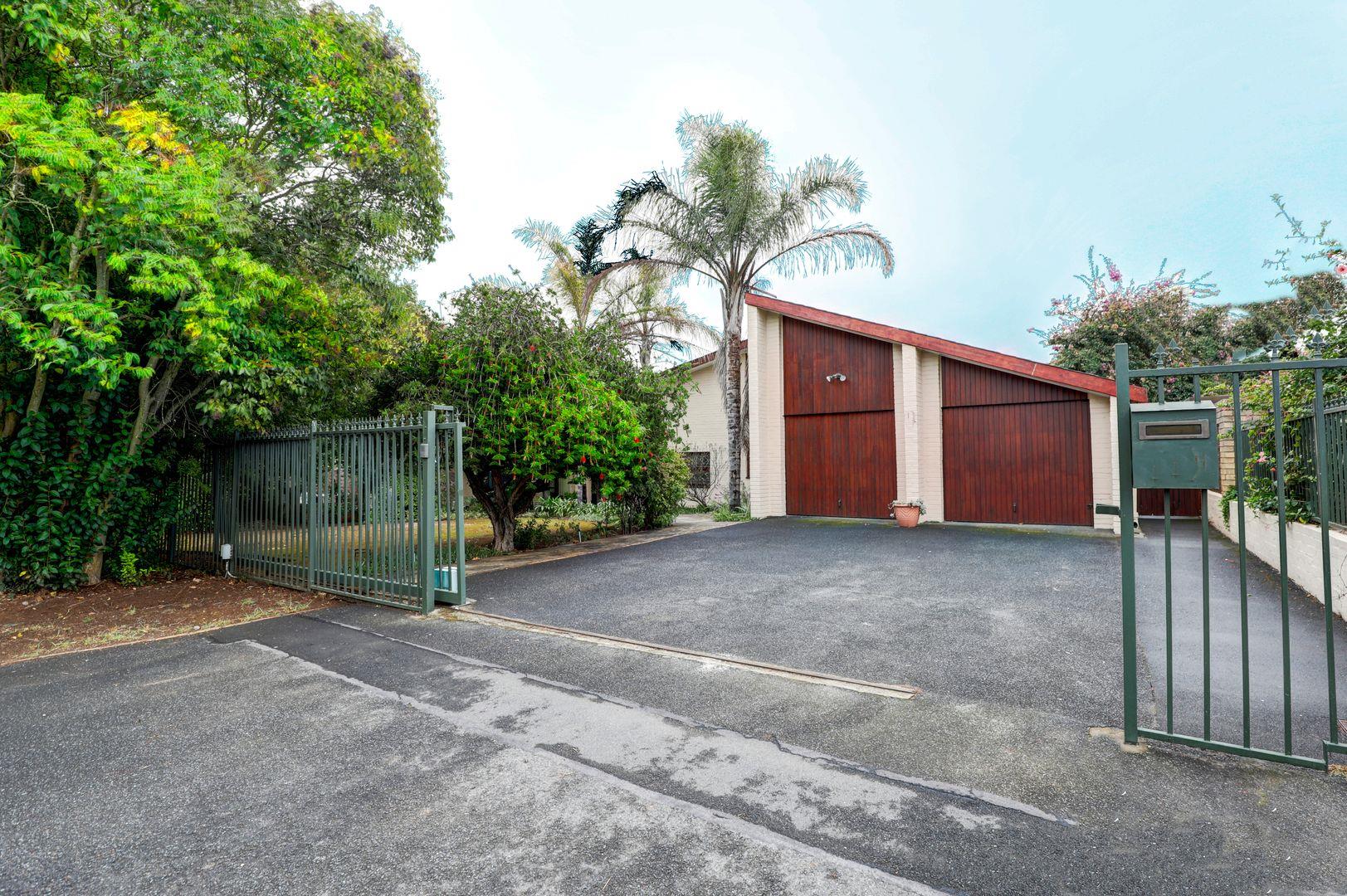 5 Bedroom House for sale in Durbanville Hills P24114396311