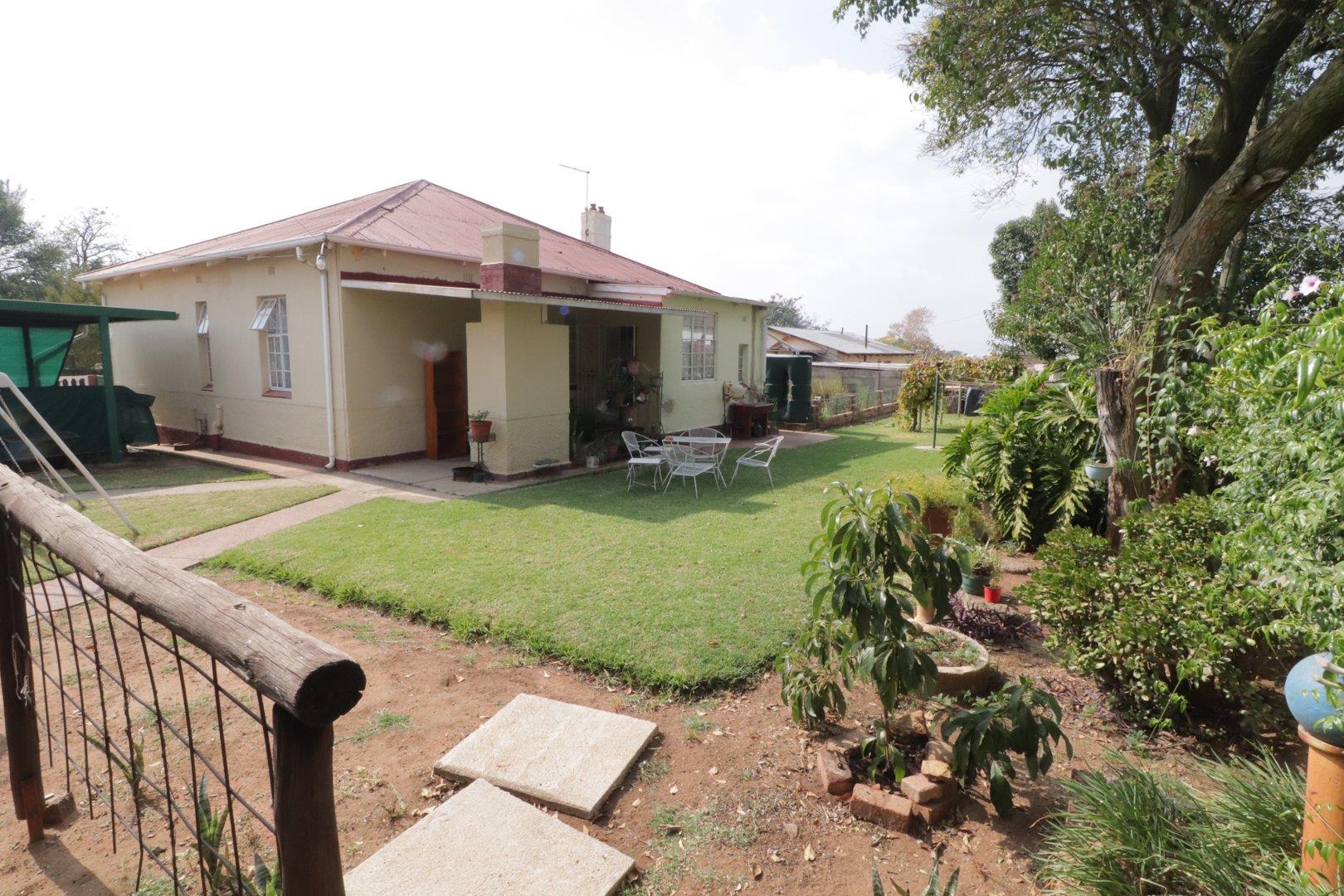 2 Bedroom House for sale in Dunnottar P24114409166