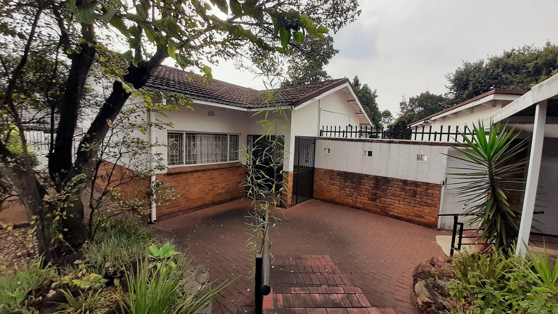 3 Bedroom House for sale in Queenswood P24114396440