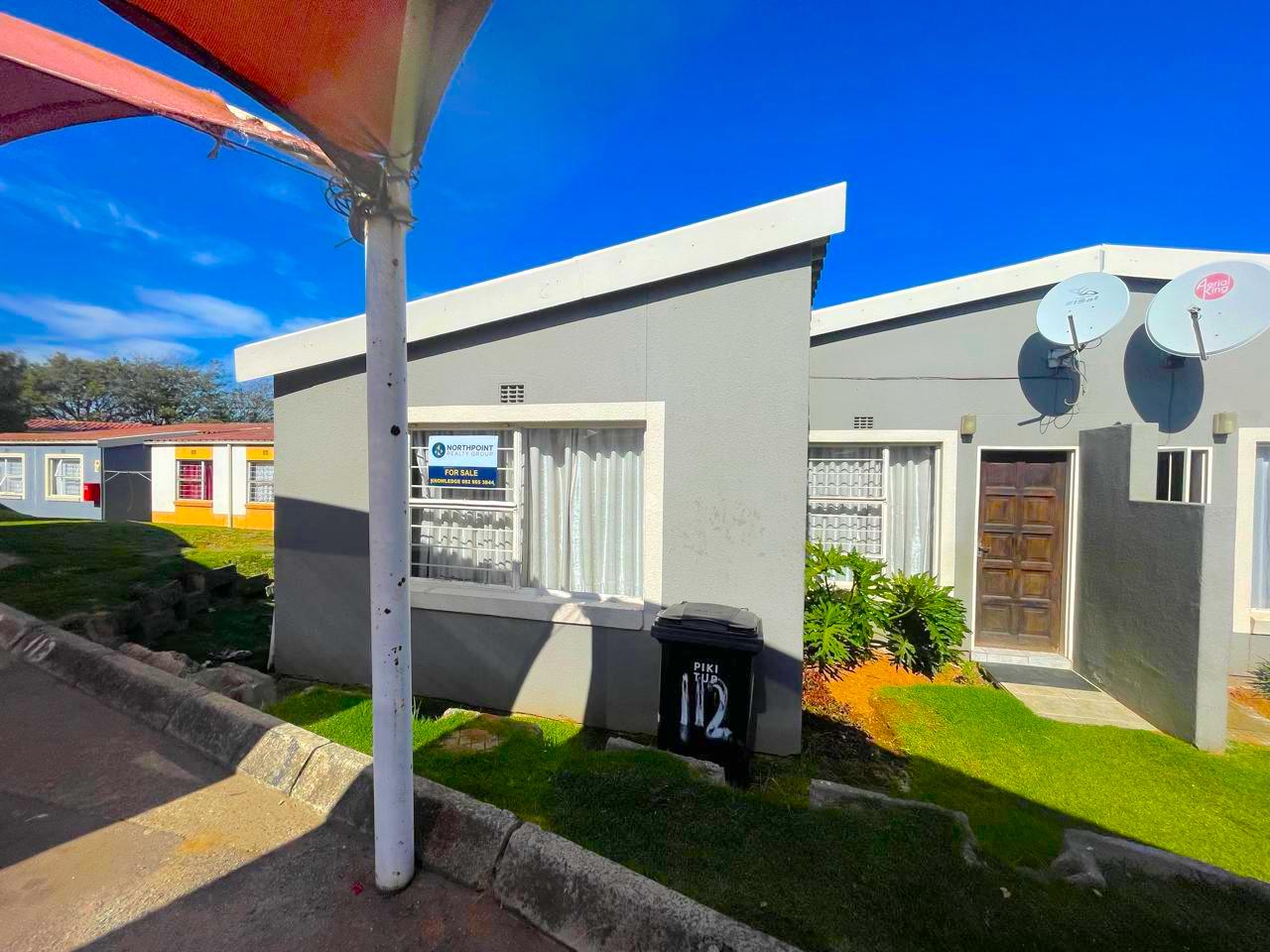 3 Bedroom Townhouse for sale in Ridgeway 33 Street P24