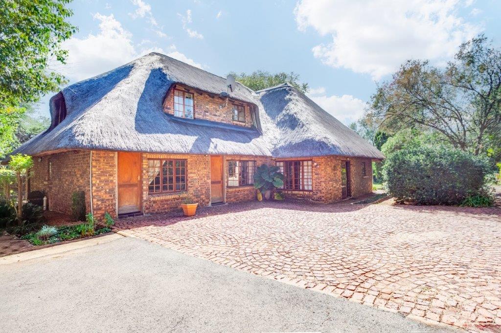 10 Bedroom House for sale in Ruimsig P24114398356