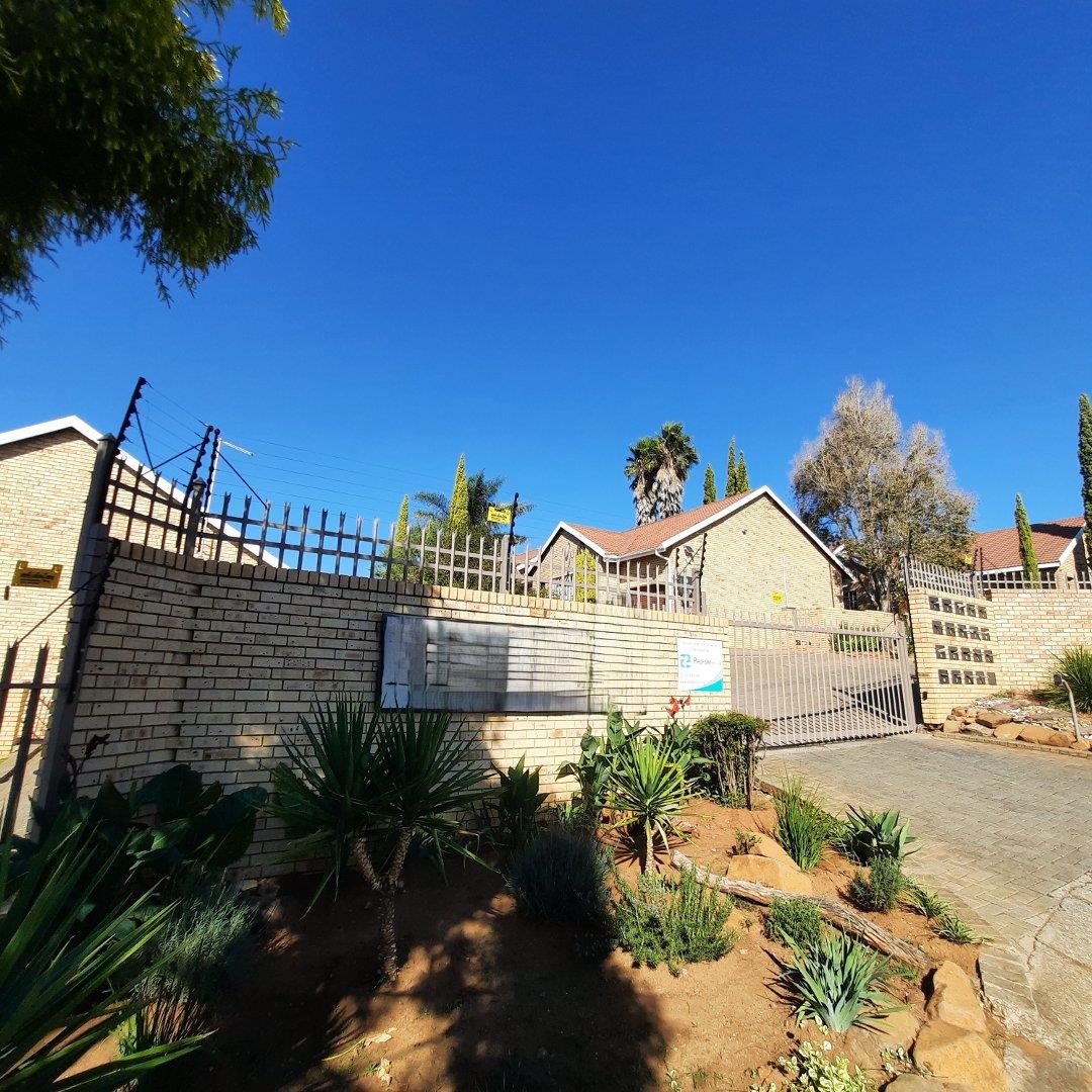 3 Bedroom Townhouse for sale in Pentagon Park P24114399593