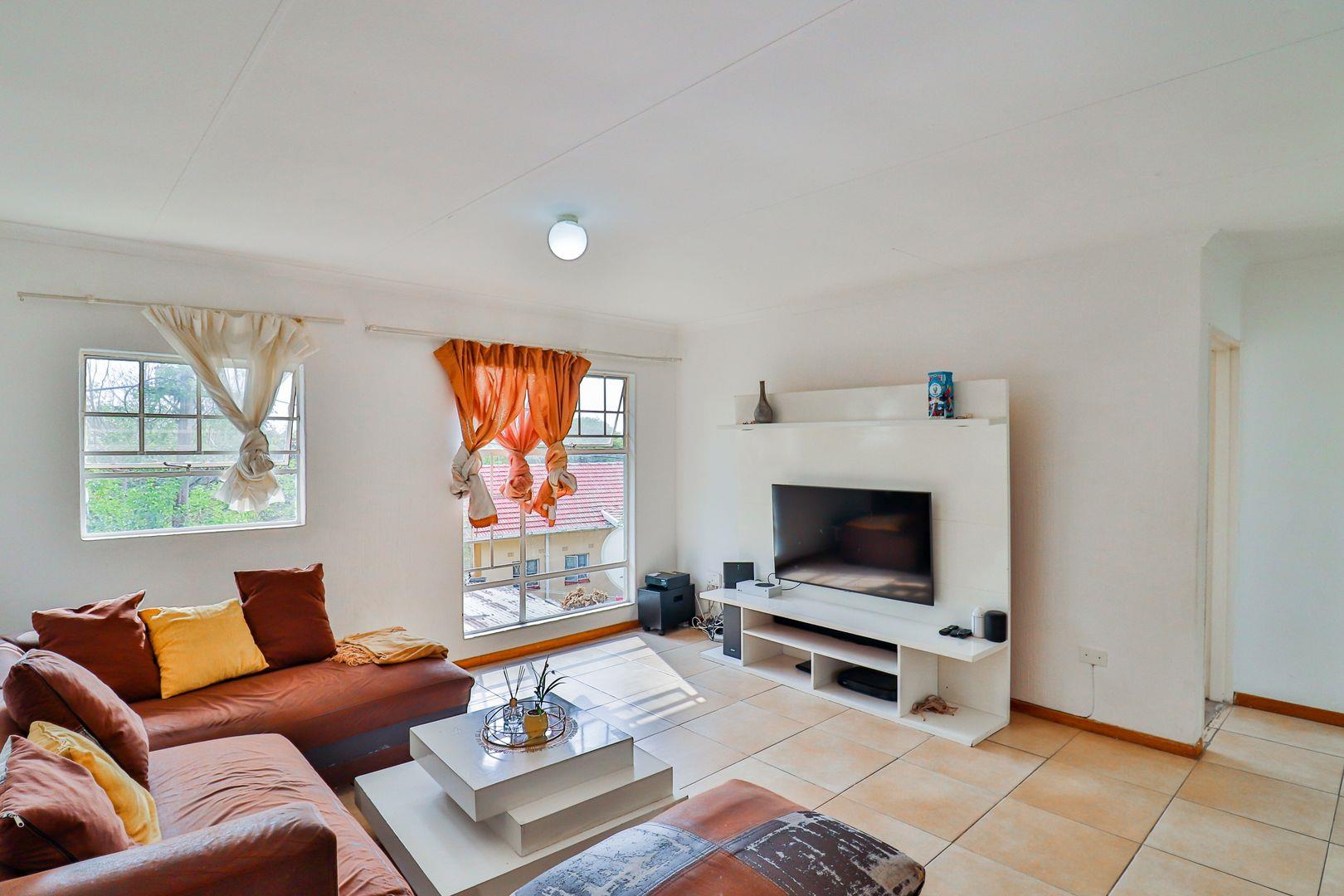 2 Bedroom Apartment / flat for sale in Whitney Gardens P24114530990