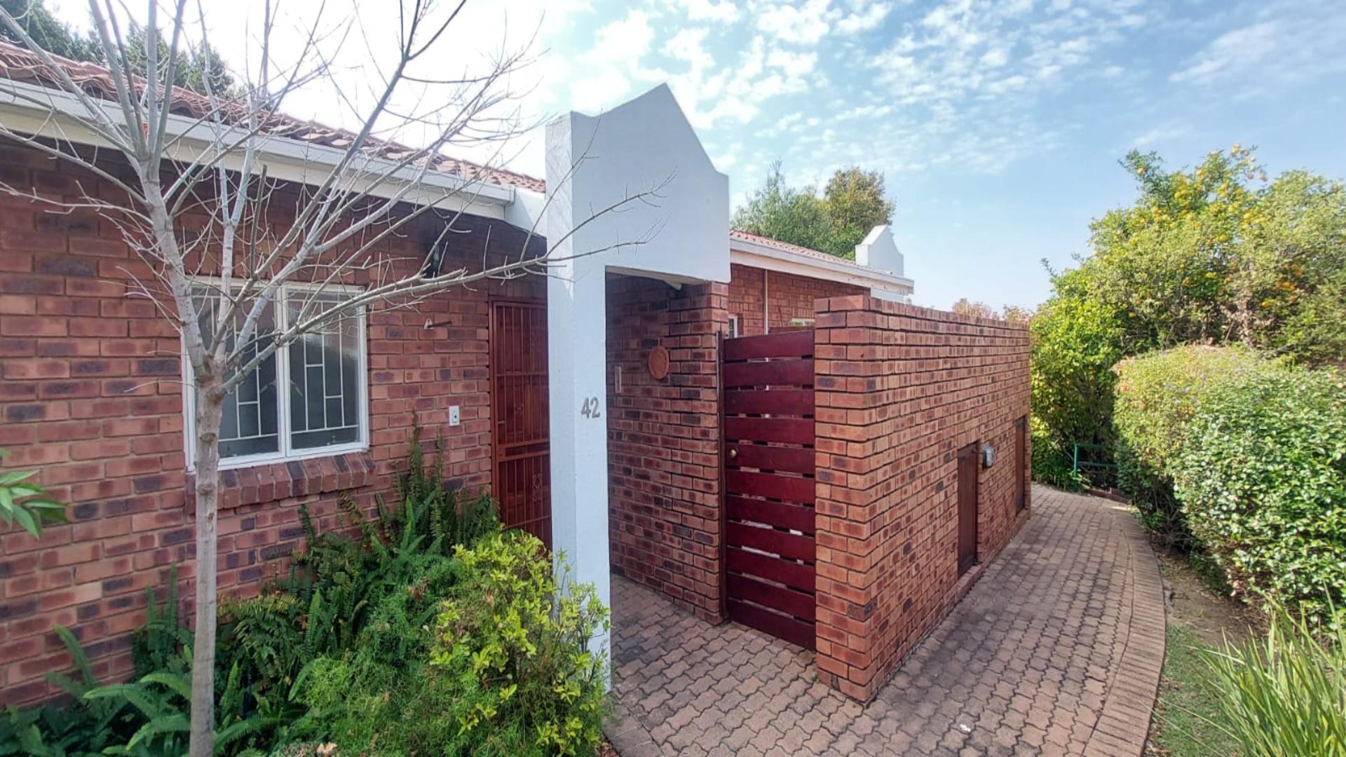 3 Bedroom Townhouse for sale in Northwold 29 5th Road P24114401453