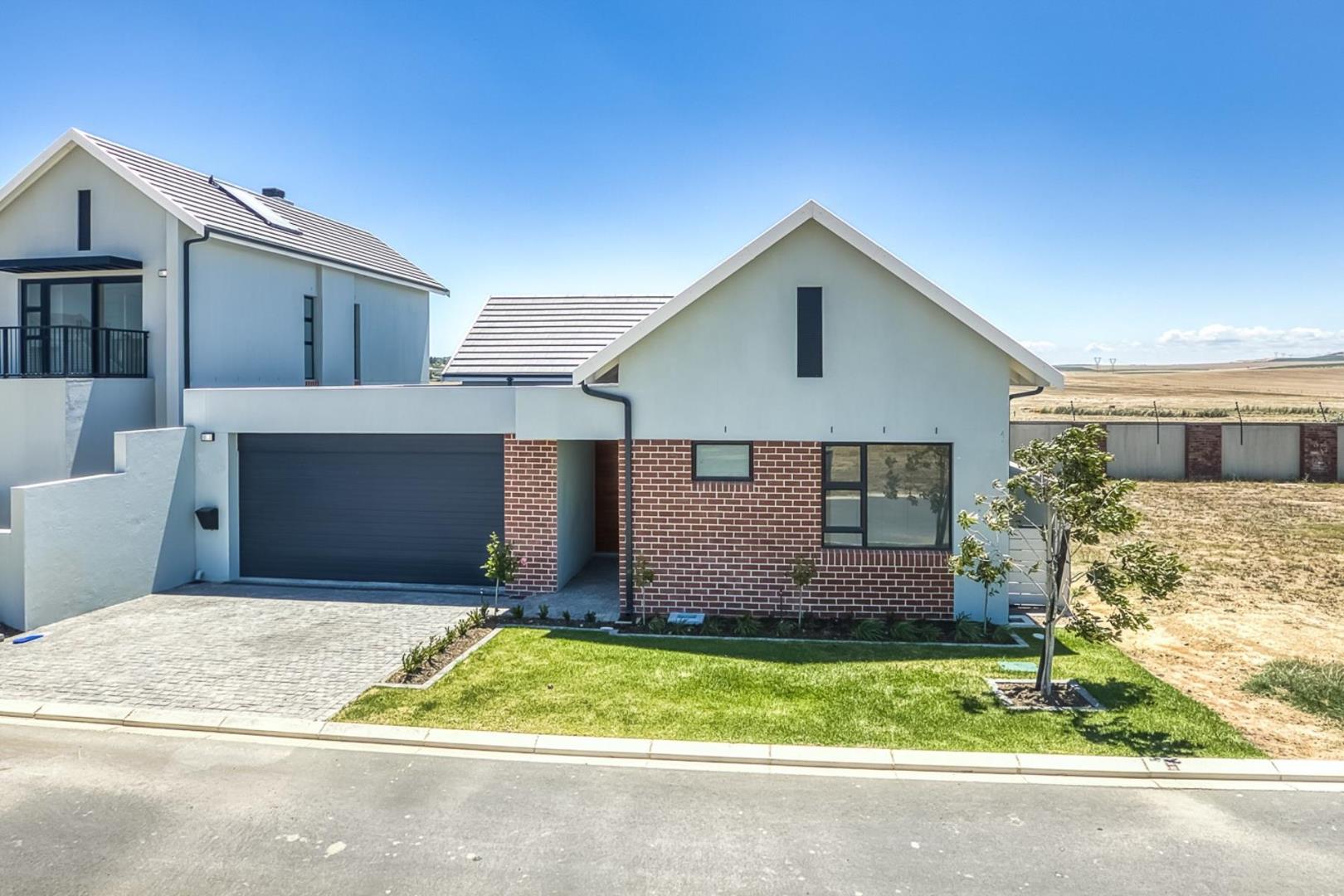 2 Bedroom House for sale in Graanendal P24113778417