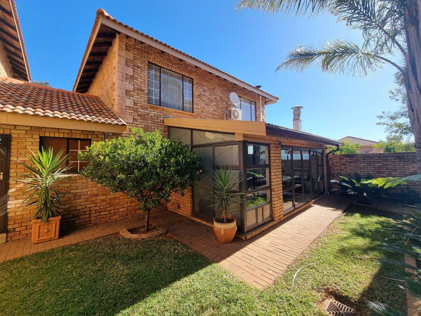 3 Bedroom Townhouse for sale in Willowbrook 660 Academy Road P24