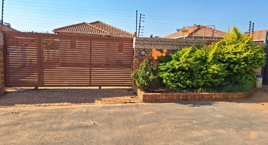 3 Bedroom House for sale in Glenway Estate P24114403419