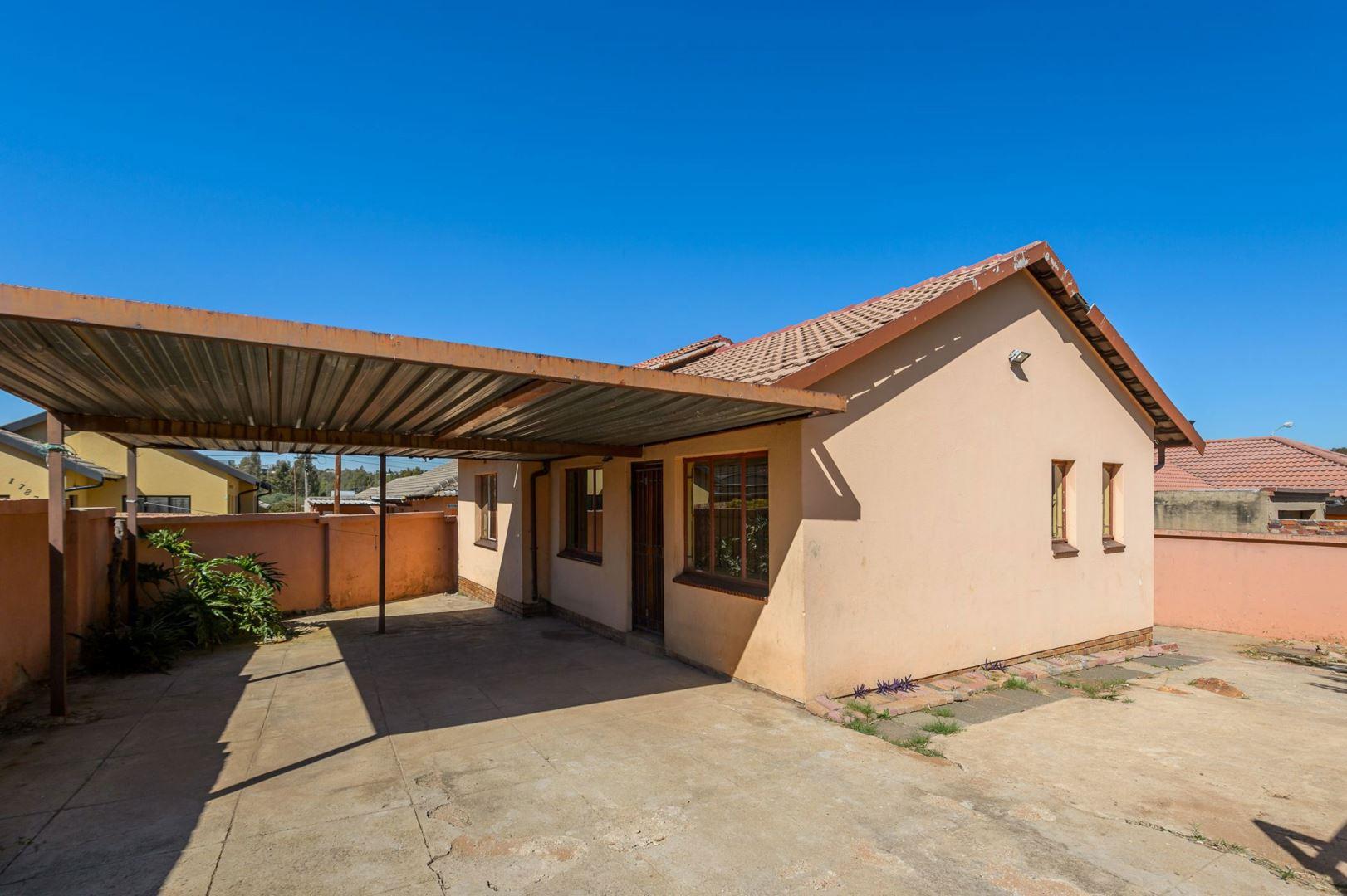 3 Bedroom House for sale in Riverlea P24114403825