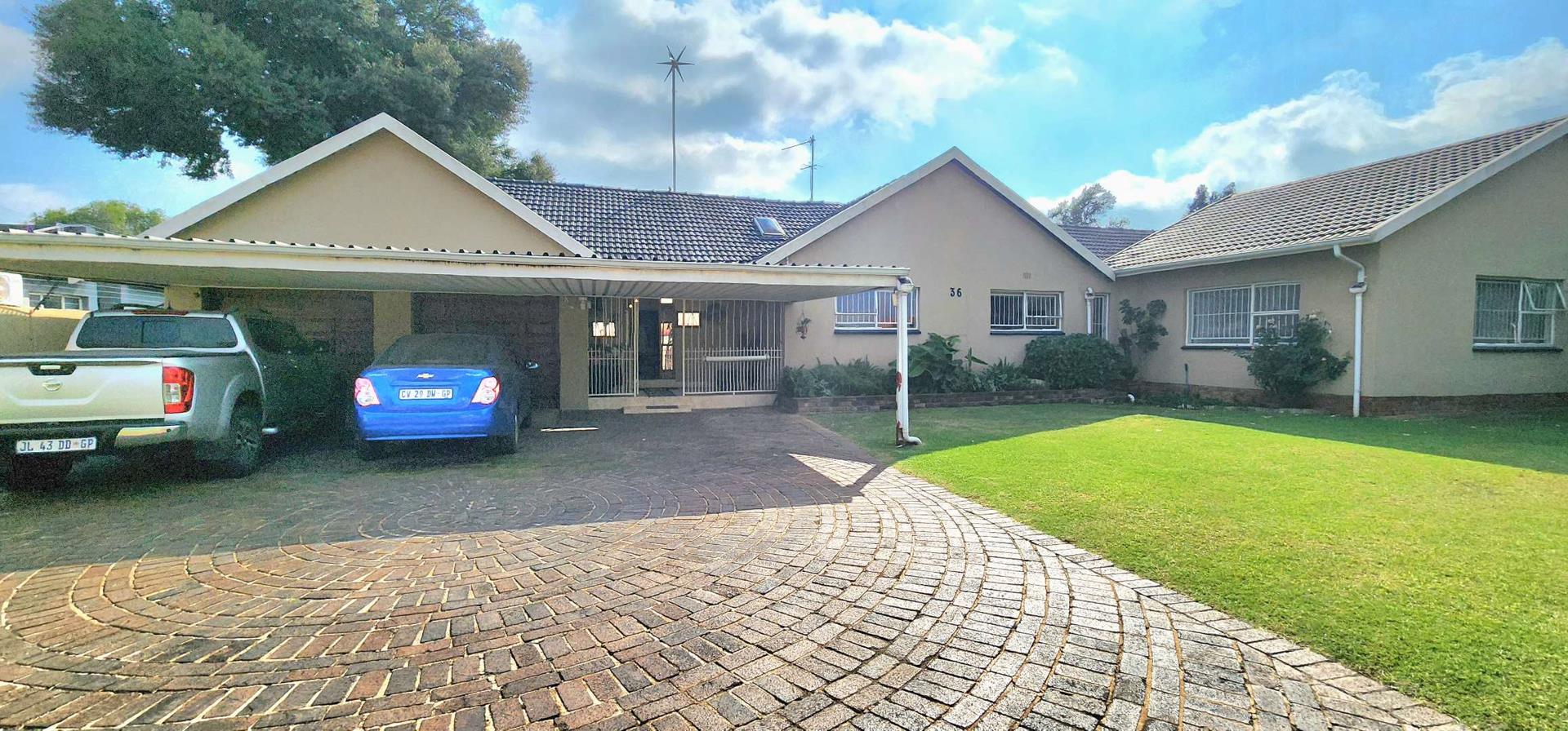 3 Bedroom House for sale in Brackenhurst 36 b Street P24114404248