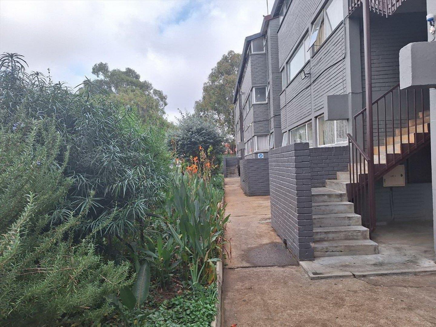 2 Bedroom Apartment / flat for sale in Bonaero Park 76 Bon Habitat, 3 Df Malan Road P24