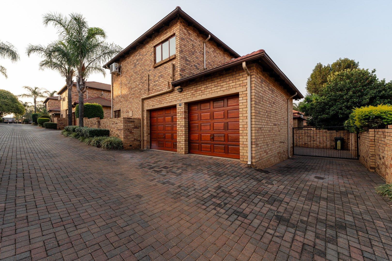 4 Bedroom Townhouse for sale in Willowbrook 13 Rosemount, 680 Academy