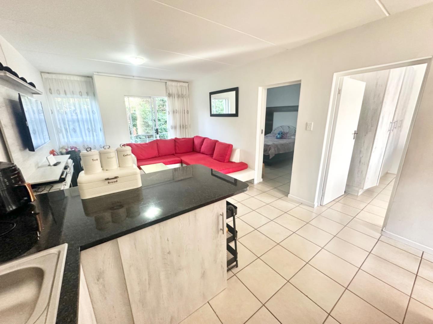 2 Bedroom Apartment / flat for sale in Bonnie Doon P24114407403